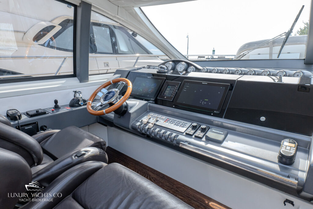 2010 Azimut 62S 10