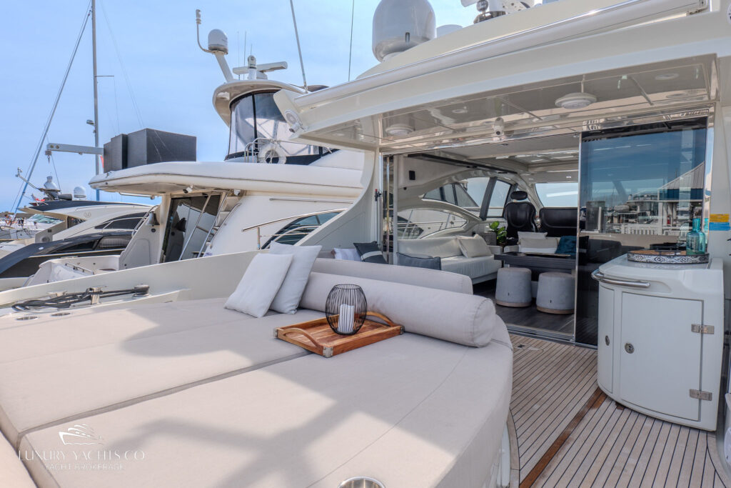2010 Azimut 62S 16