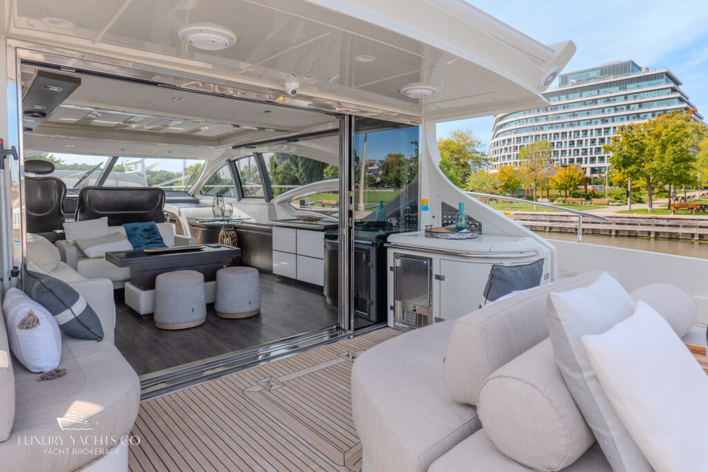2010 Azimut 62S 18