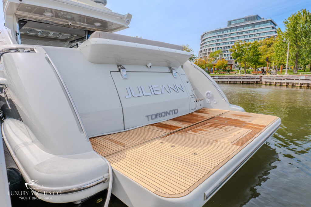 2010 Azimut 62S 20