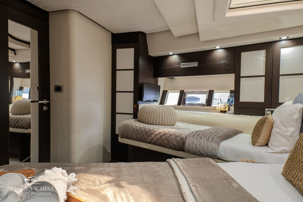 2010 Azimut 62S 25
