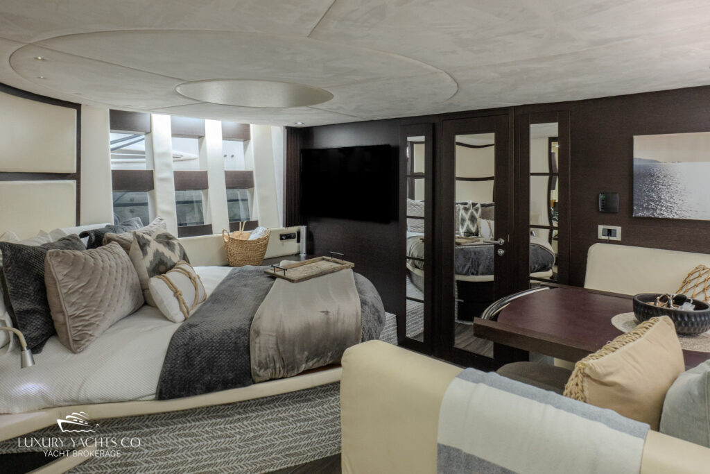 2010 Azimut 62S 32