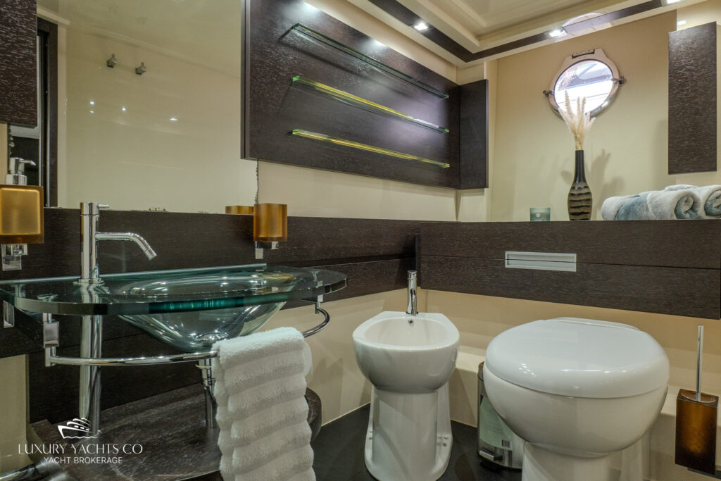 2010 Azimut 62S 33