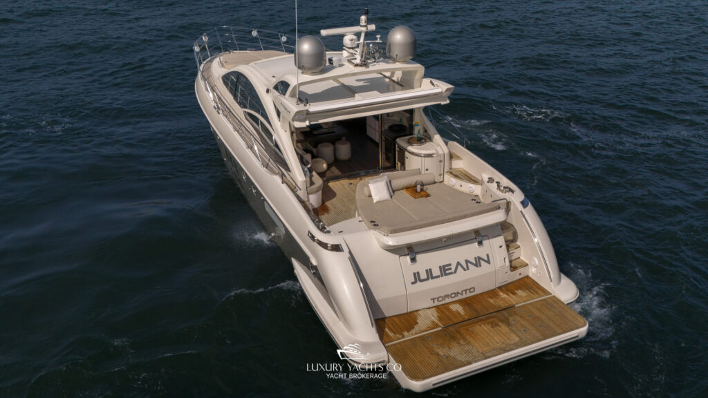 2010 Azimut 62S 5