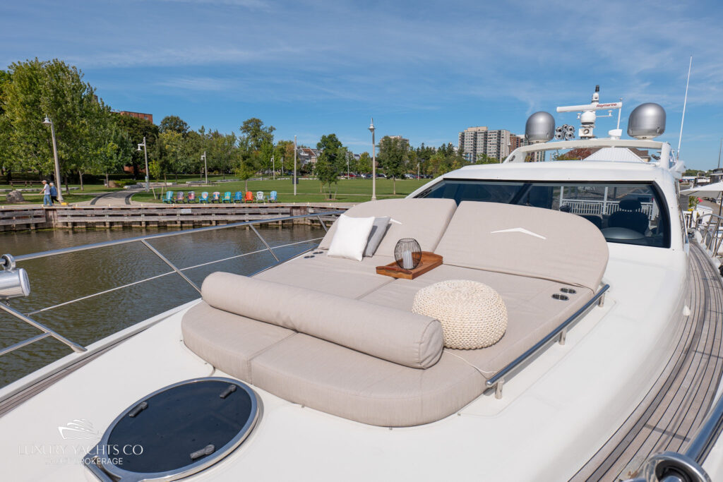 2010 Azimut 62S 9