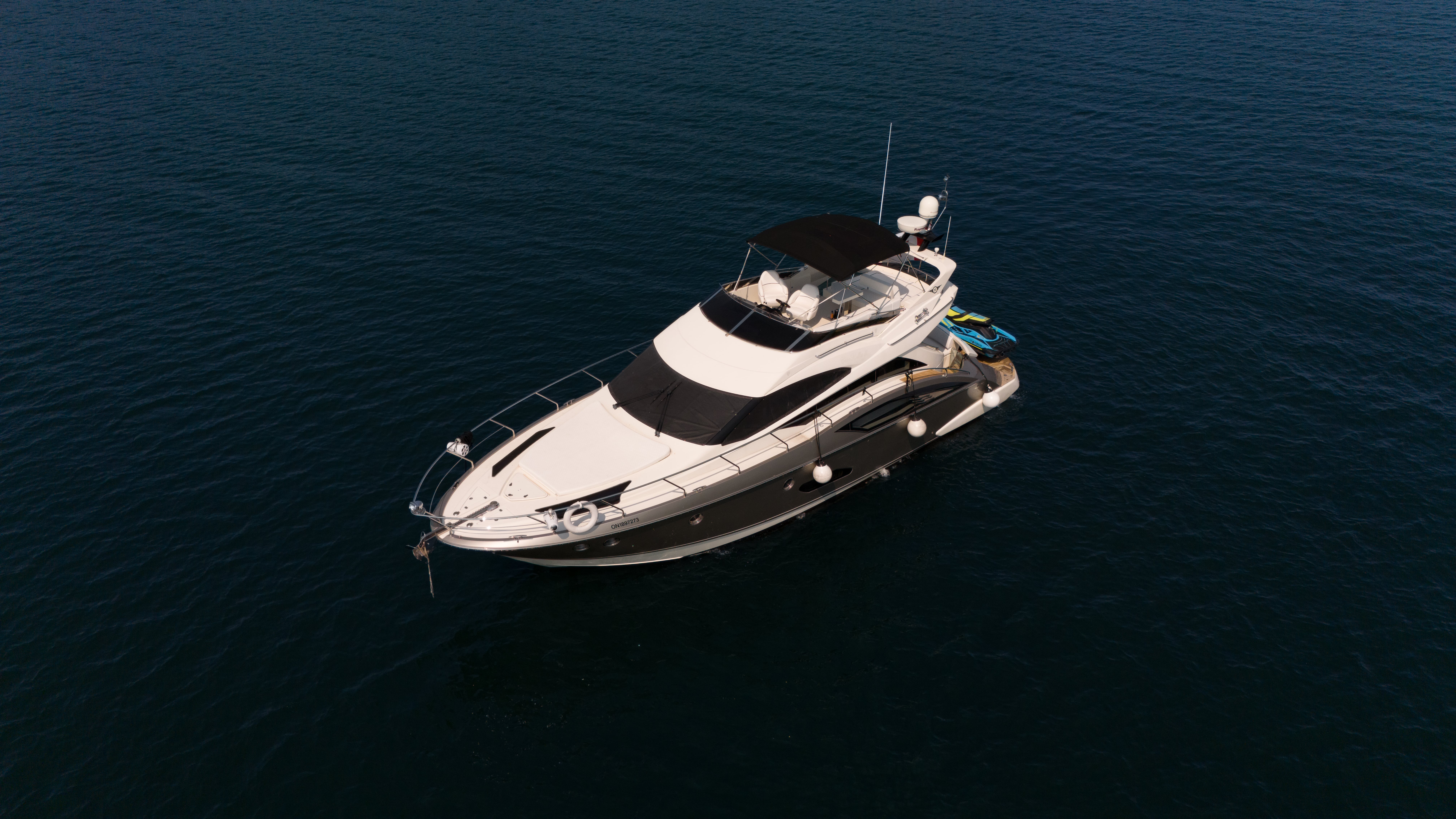 Marquis Flybridge 2 min