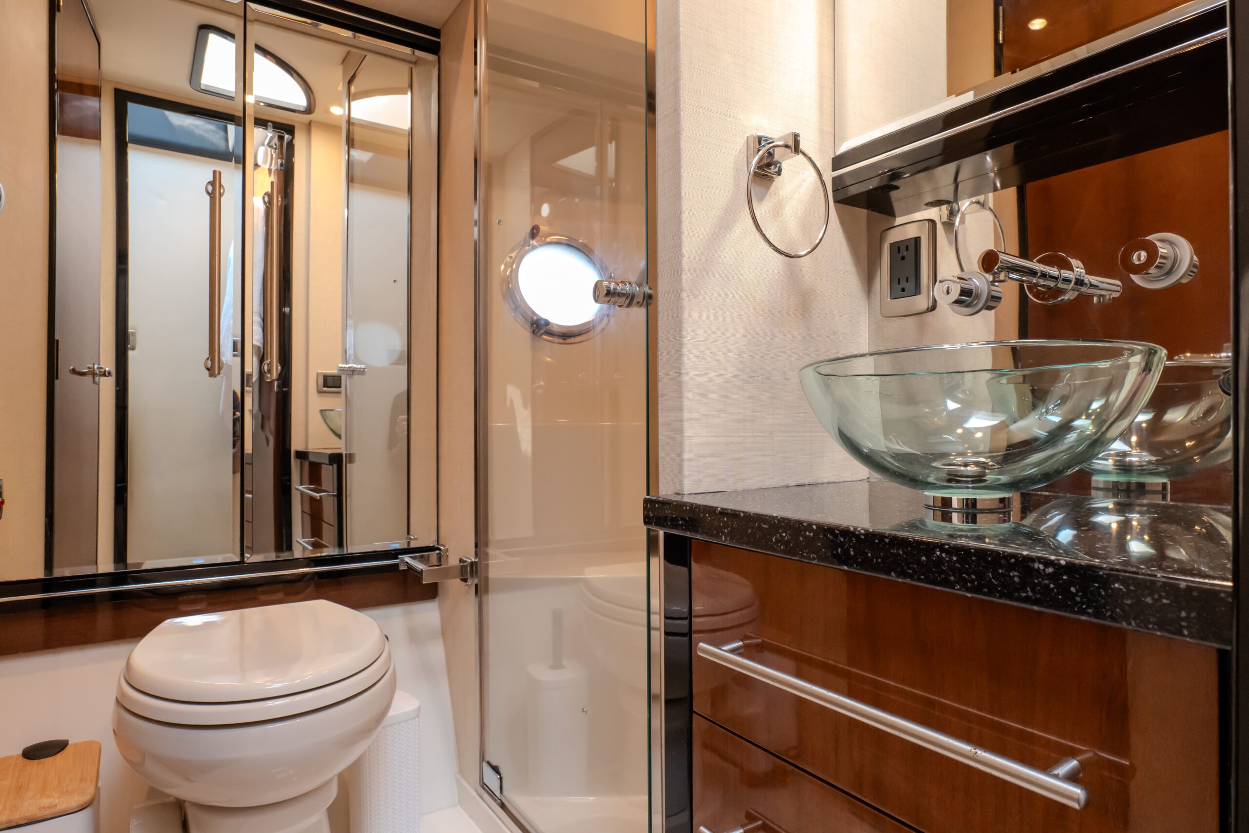 Marquis Flybridge 25 min