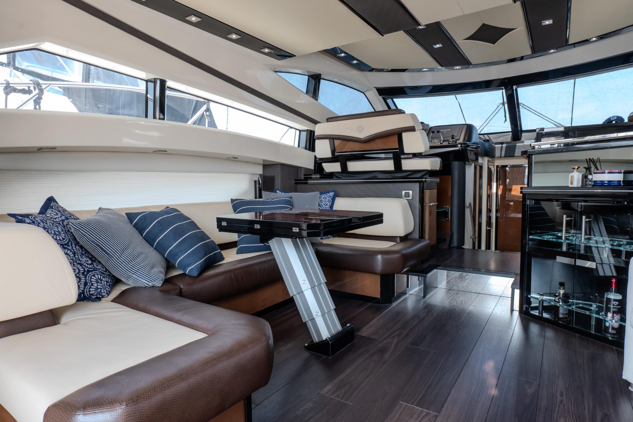 Marquis Flybridge 7 min